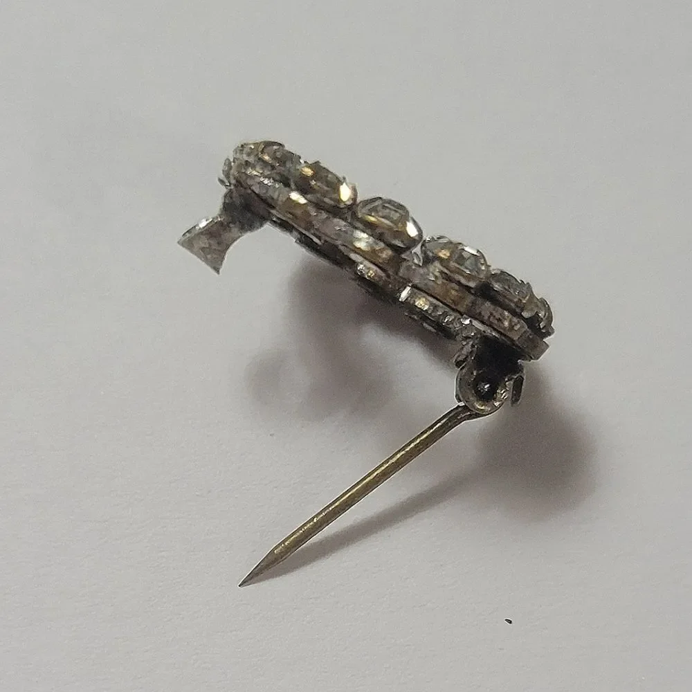 Early Rhinestone Oval Pin Clear Rhinestones Gold Tone Metal